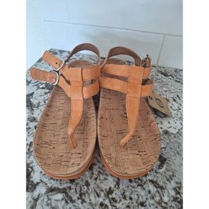 BORN Women's Leather Thong Sandal‎ Sz 7M Strappy orange